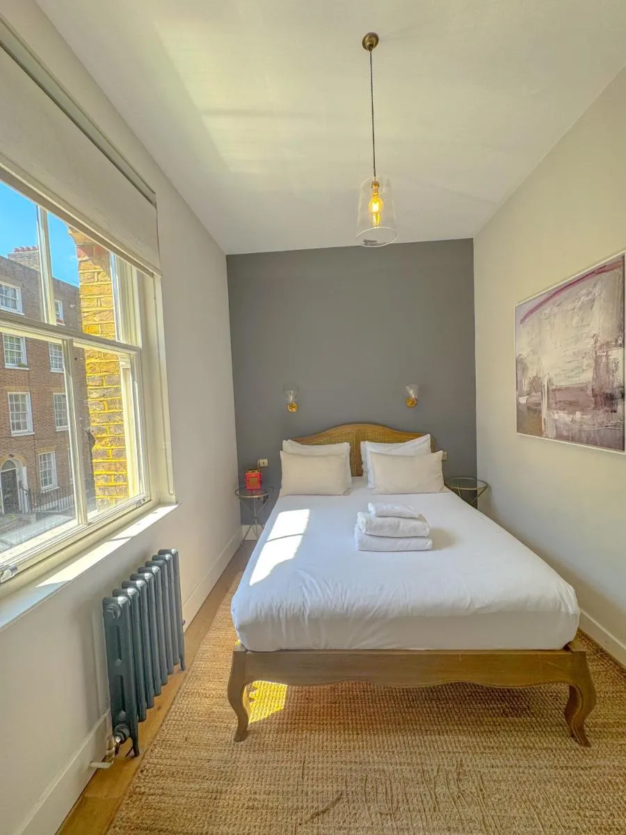 Image 4 of Whitfield Street Apartments