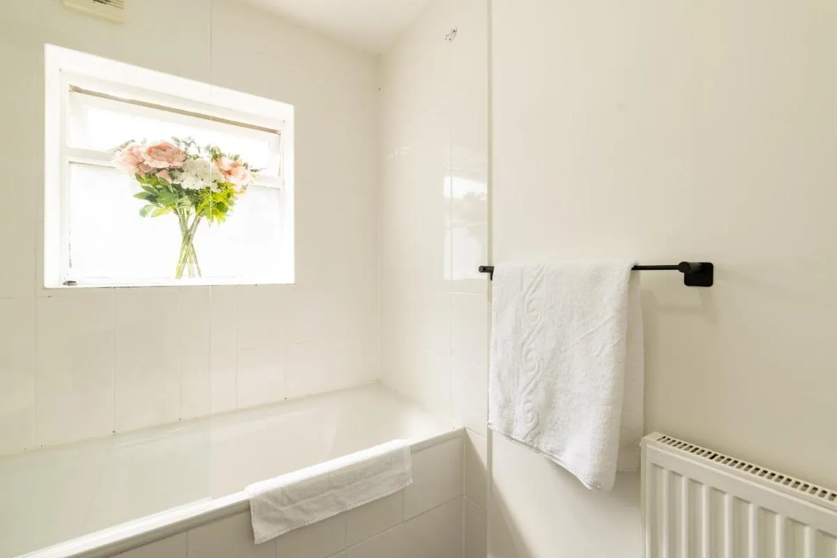 Image 3 of Wild Roses Serviced Apartments – Charlton