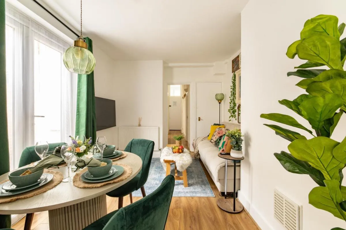 Image 5 of Wild Roses Serviced Apartments – Charlton