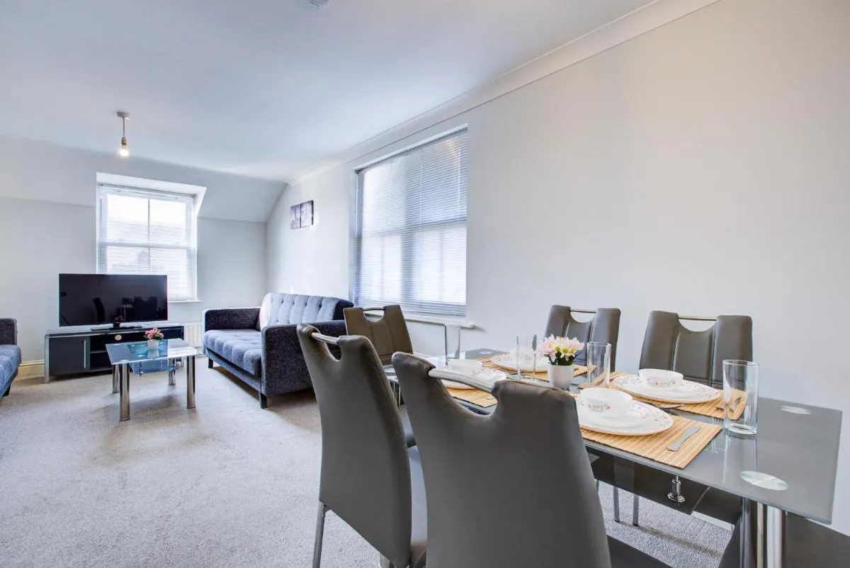 Image 5 of Wimbledon 2BR Flat Sleeps 6 Free Parking