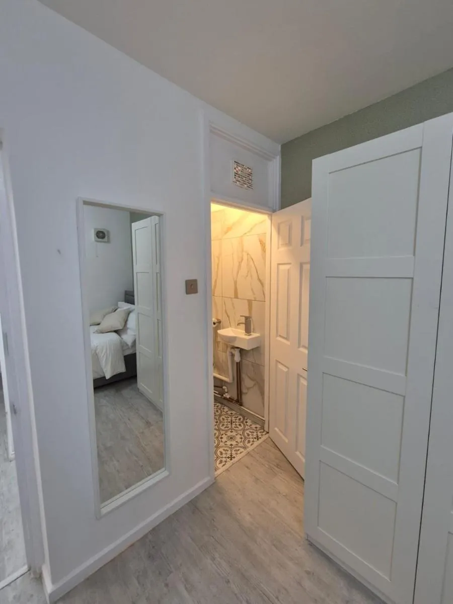 Image 4 of Wimbledon Tennis 2-bedroom house