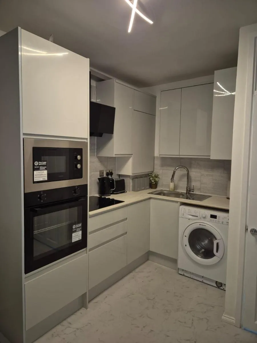 Image 5 of Wimbledon Tennis 2-bedroom house