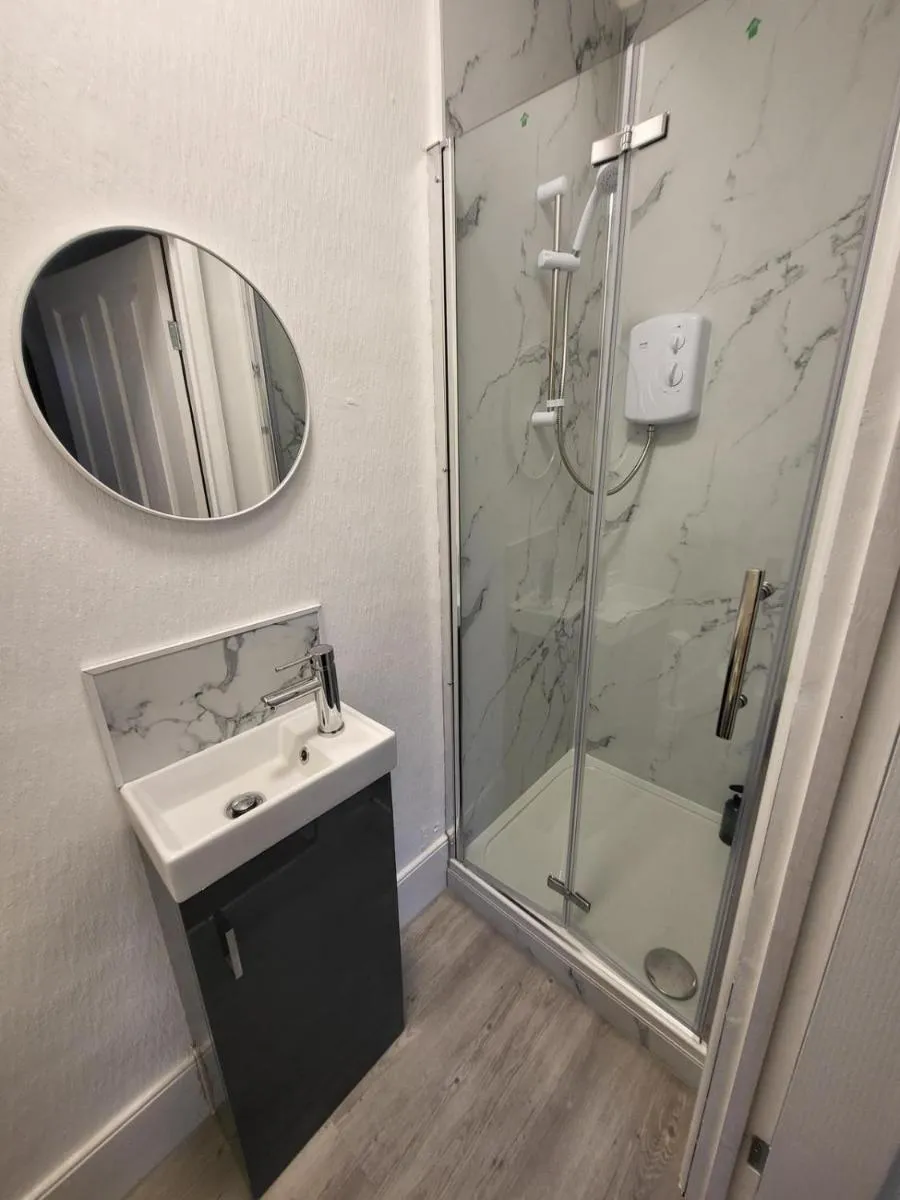 Image 4 of Wood Green Affordable Ensuite Rooms Steps from Mall & Tube 10 Min to Central London