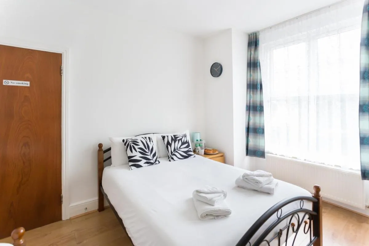Image 3 of Wood Green Budget Rooms – Next to Mall & Metro Station – 10 Min to City Center