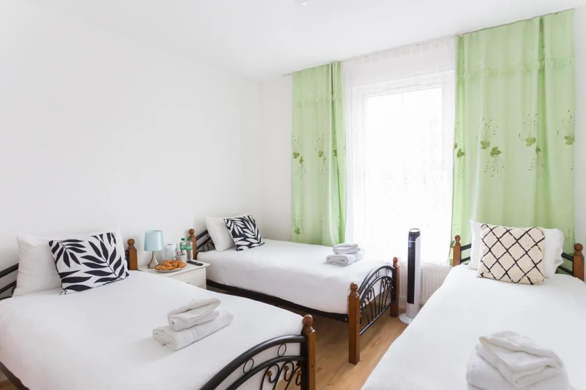 Image 2 of Wood Green Budget Rooms – Next to Mall & Metro Station – 10 Min to City Center
