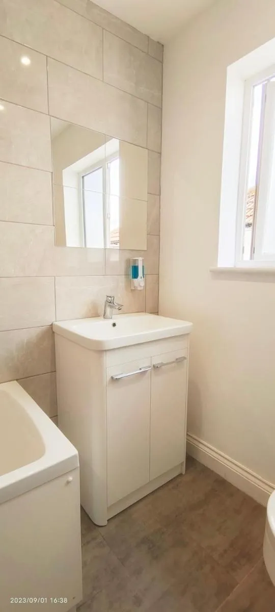 Image 4 of Woodfield apartment