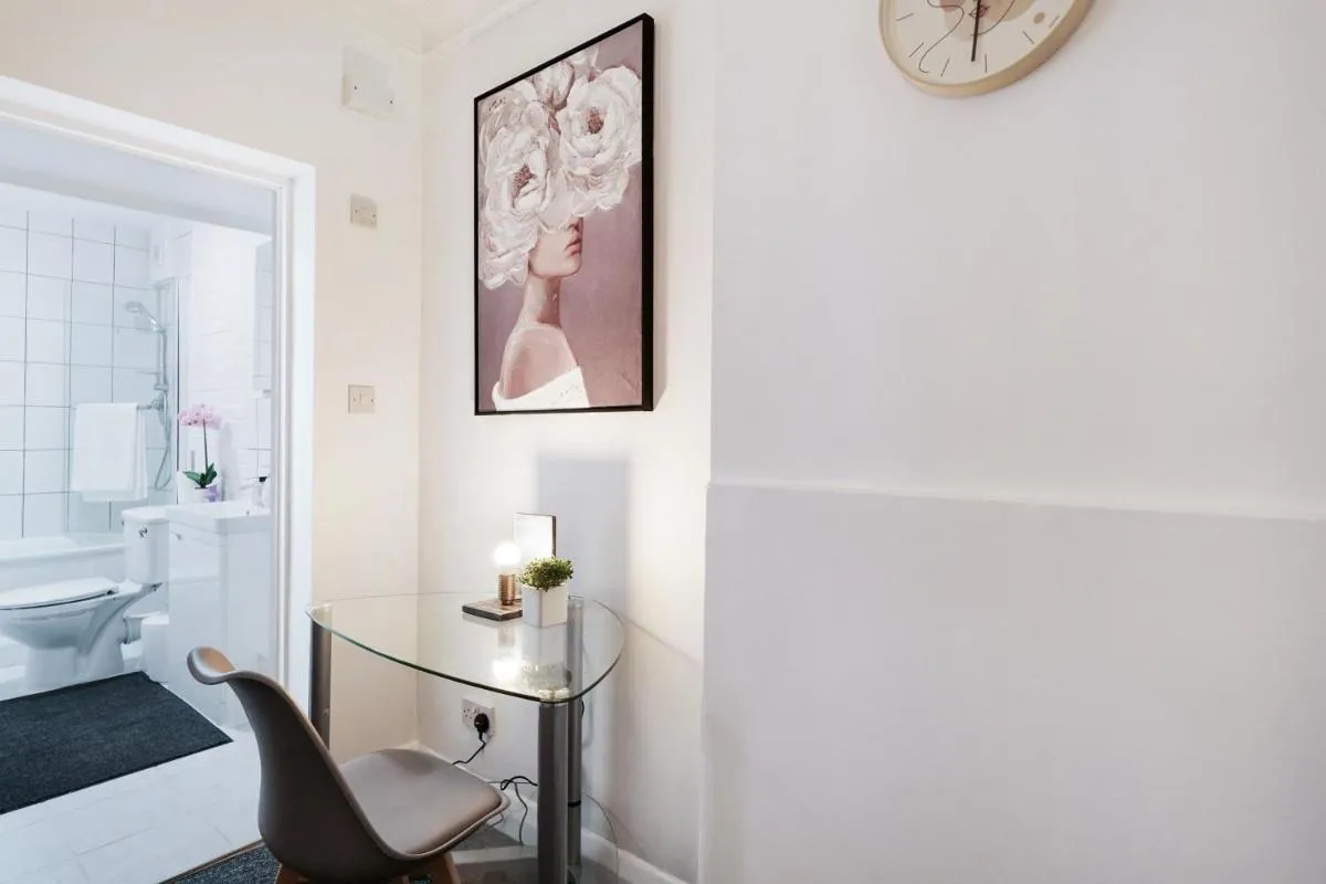 Image 3 of Your Brixton Escape Bright 2-Bed With Garden