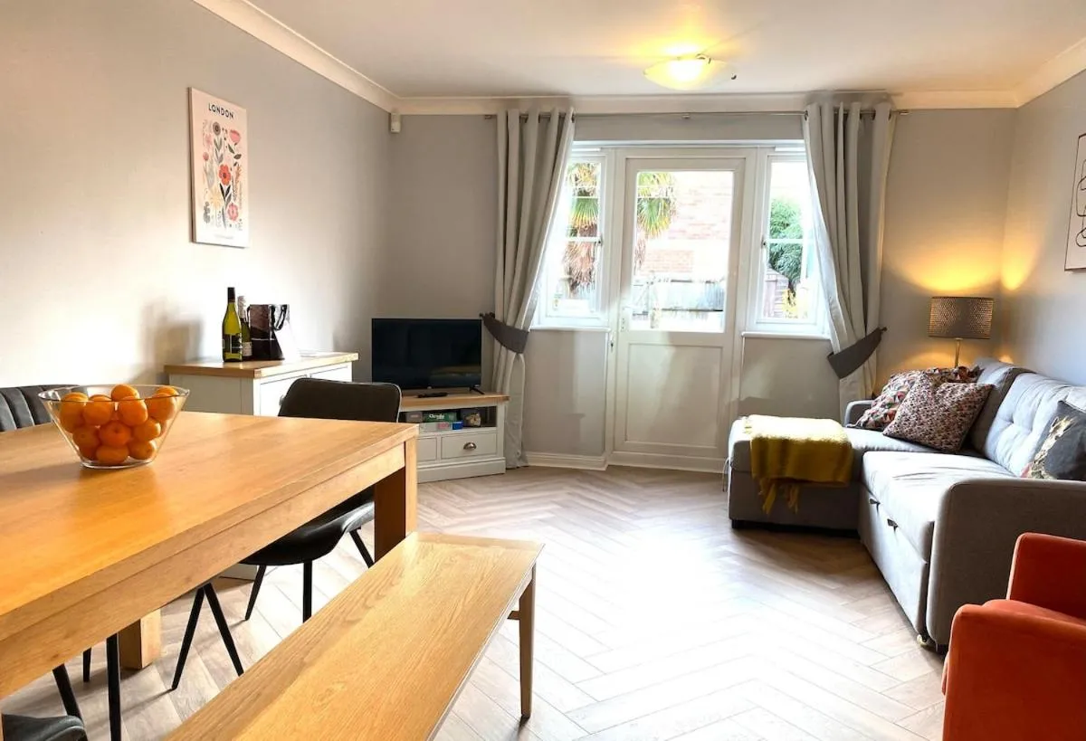 Image 5 of Your Home From Home Near ExCel Private Parking