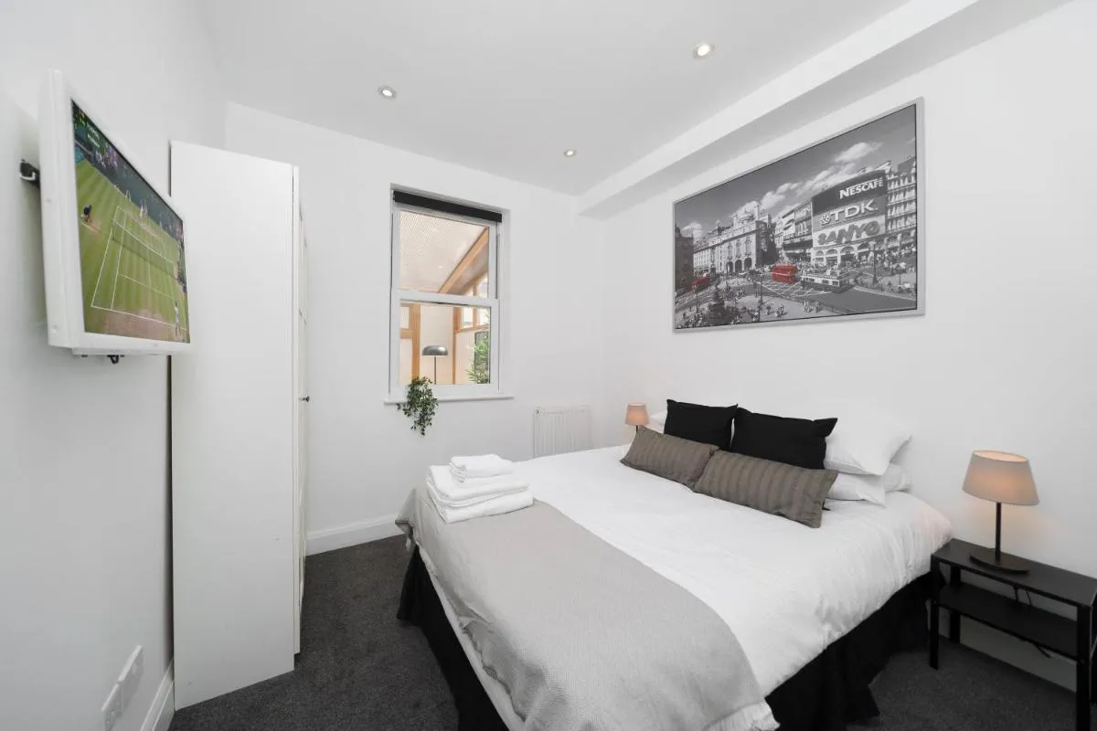 Image 2 of Your Own House, 2 Bedr, 3 Beds, 2,5 Bath, Covent Gdn