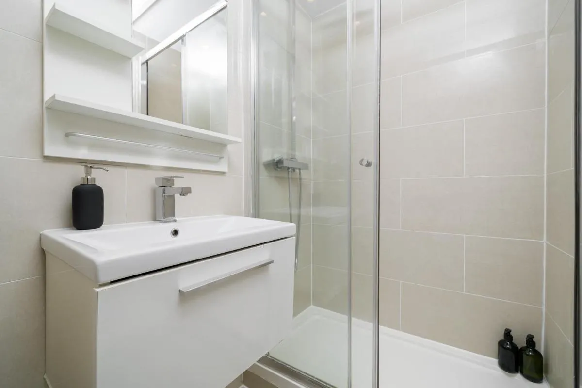 Image 3 of Your Own House, 2 Bedr, 3 Beds, 2,5 Bath, Covent Gdn
