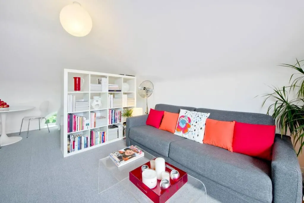 Image 5 of Zone 1! 2 bed duplex Apartment!