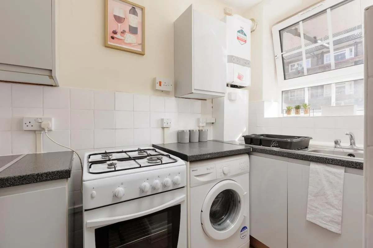 Image 4 of Zone 2 Central Cosy Apartment