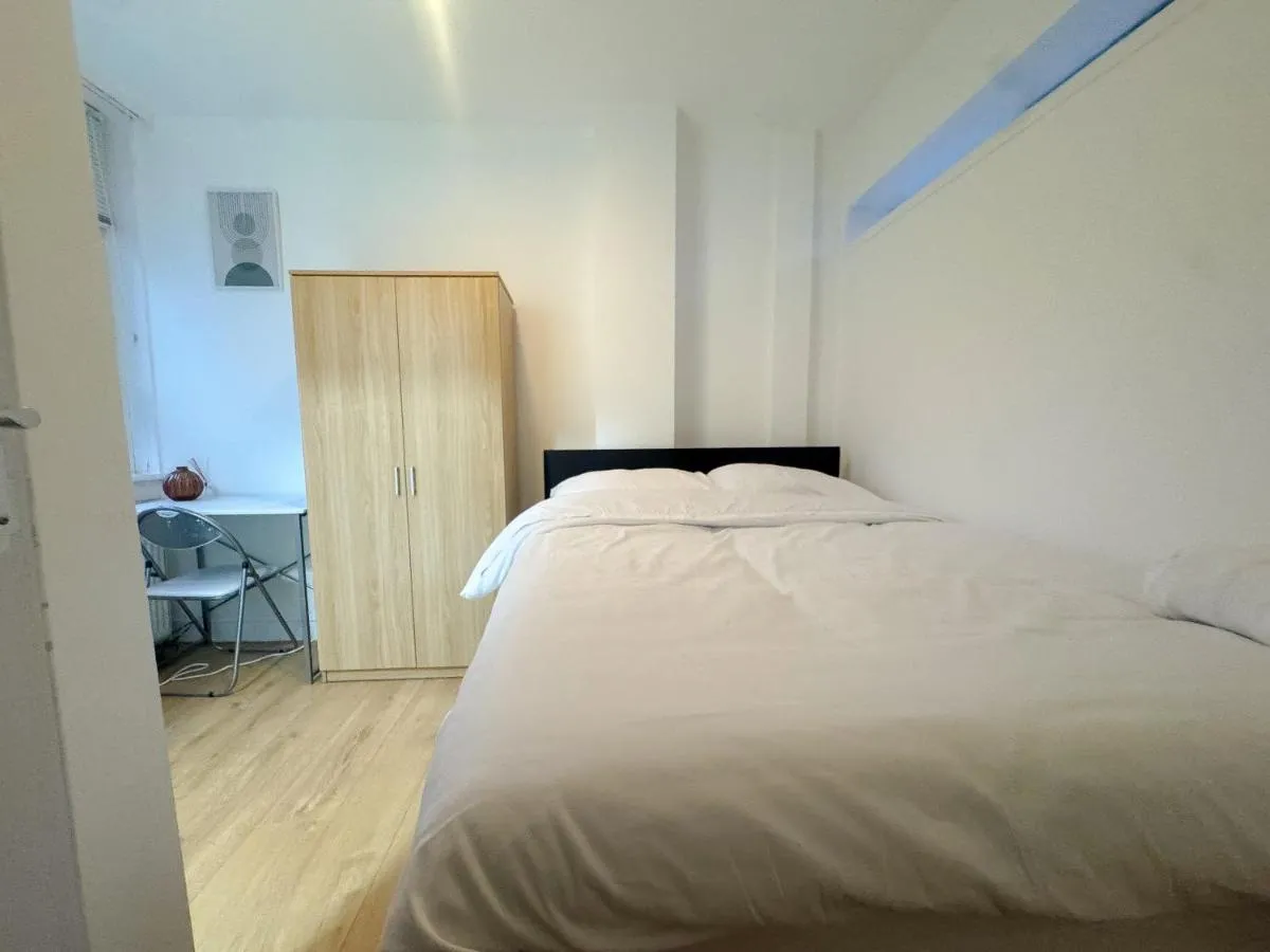 Image 3 of Zone 2 En-Suite Rooms Peckham Maisonette