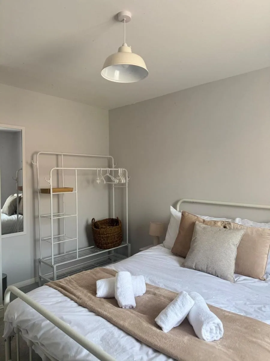 Image 5 of Zone 2 Modern 1 bed Flat with Seperate Office