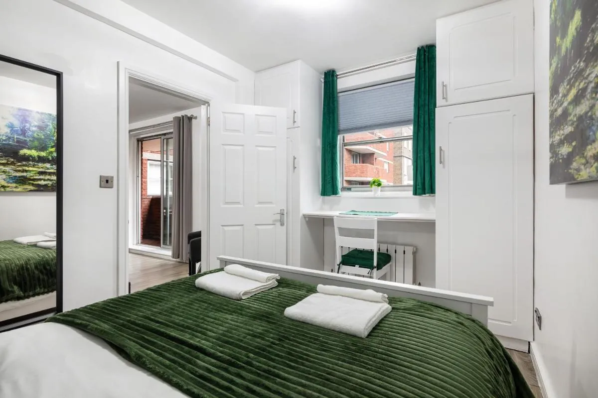 Image 5 of ‘ Kensington Air Conditioned One Bed Apartment ‘