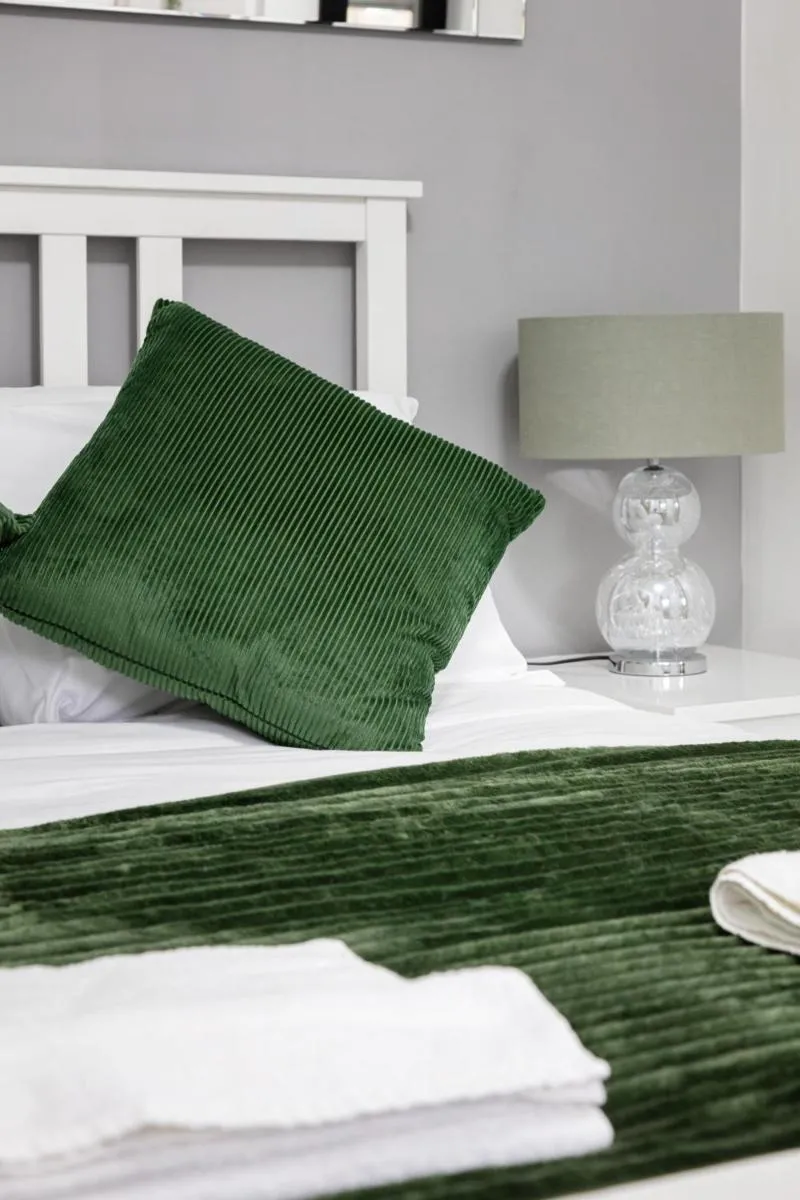 Image 4 of ‘ Kensington Air Conditioned One Bed Apartment ‘