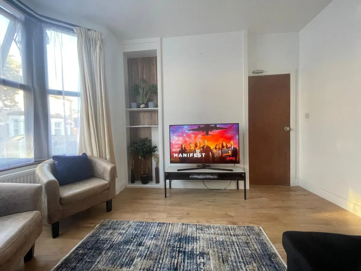 Image 5 of beautifull house with 6 double bedrooms
