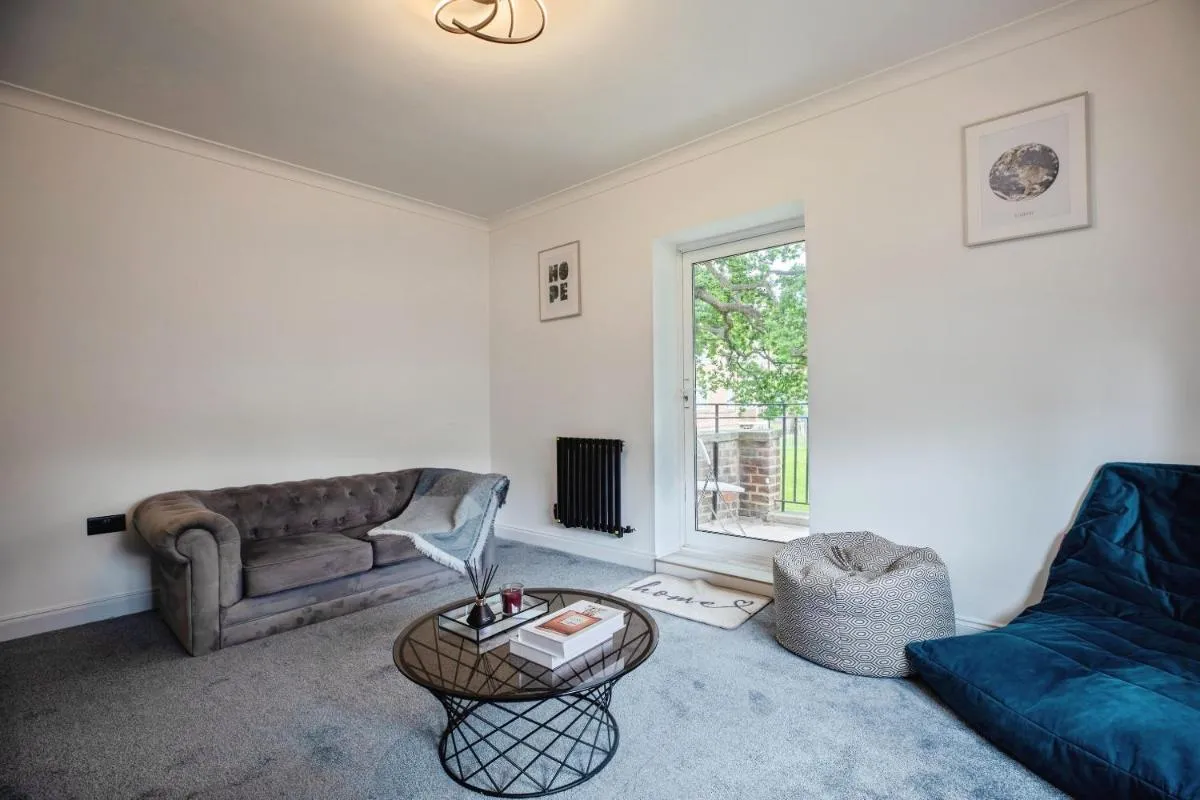 Image 5 of bright flat near dulwich park