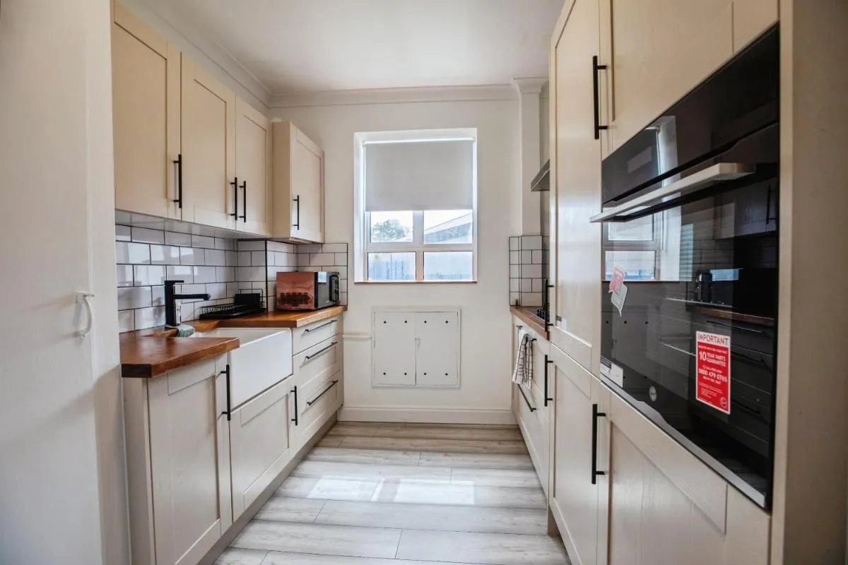 Image 4 of bright flat near dulwich park