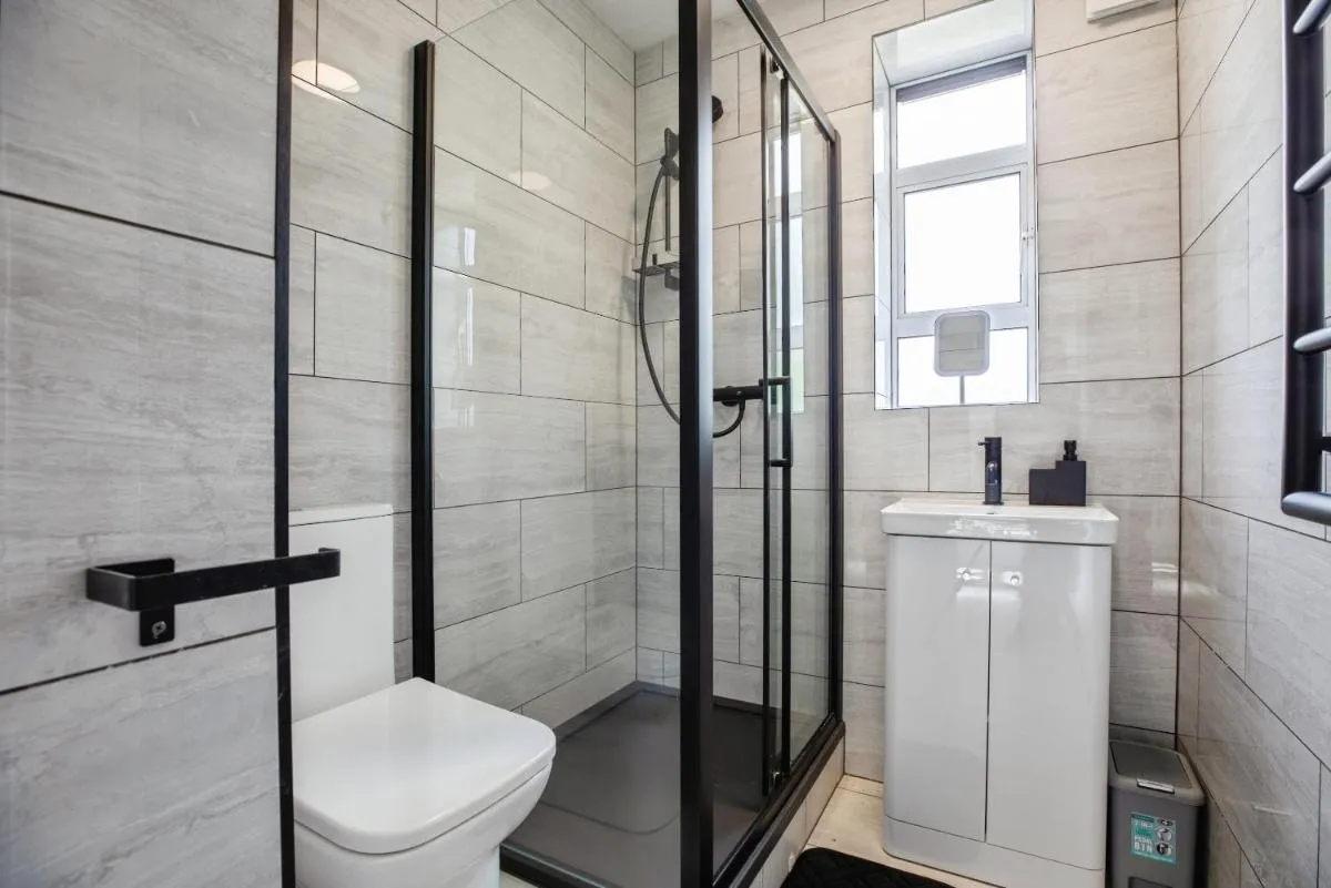 Image 3 of bright flat near dulwich park