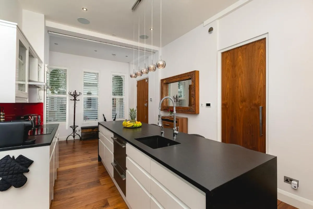 Image 4 of დLUXURY & Spacious Duplex in the Heart of Chelseaდ
