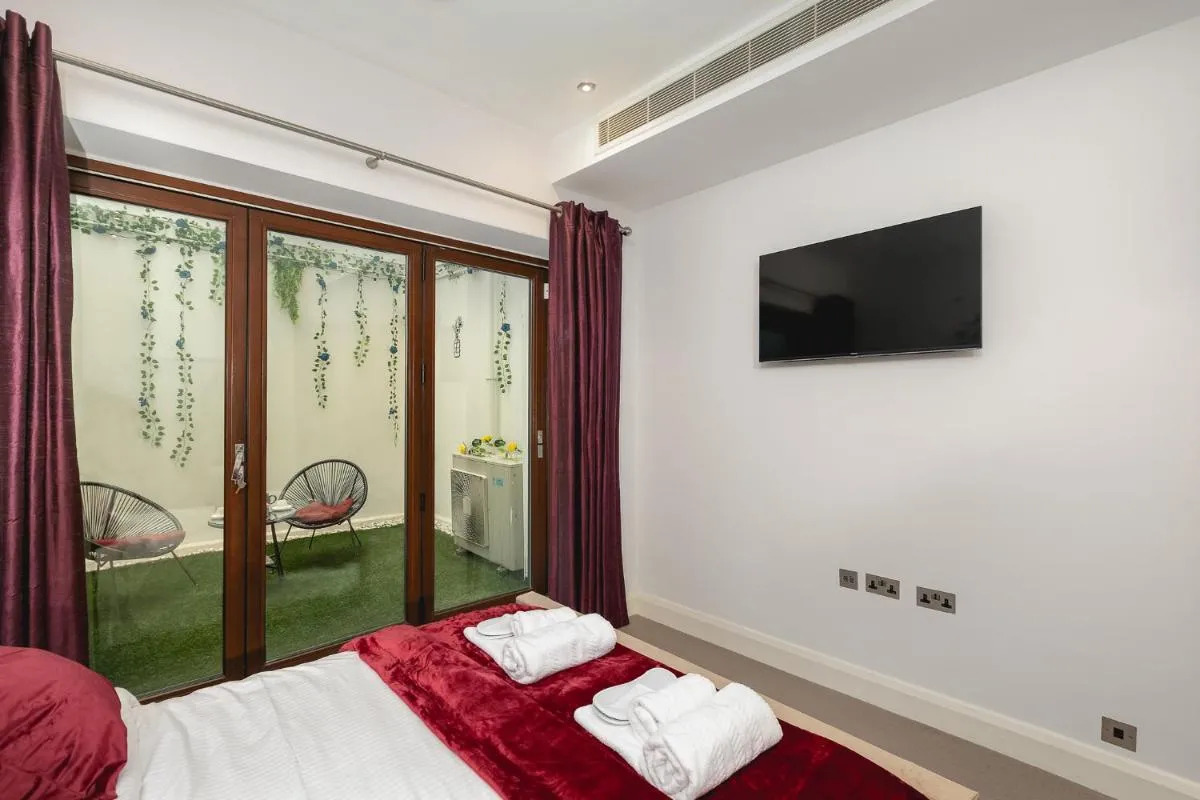 Image 5 of დLUXURY & Spacious Duplex in the Heart of Chelseaდ