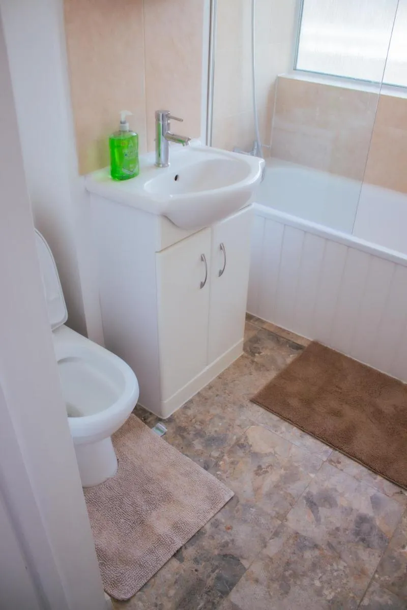 Image 4 of fabulous apartment near wembley
