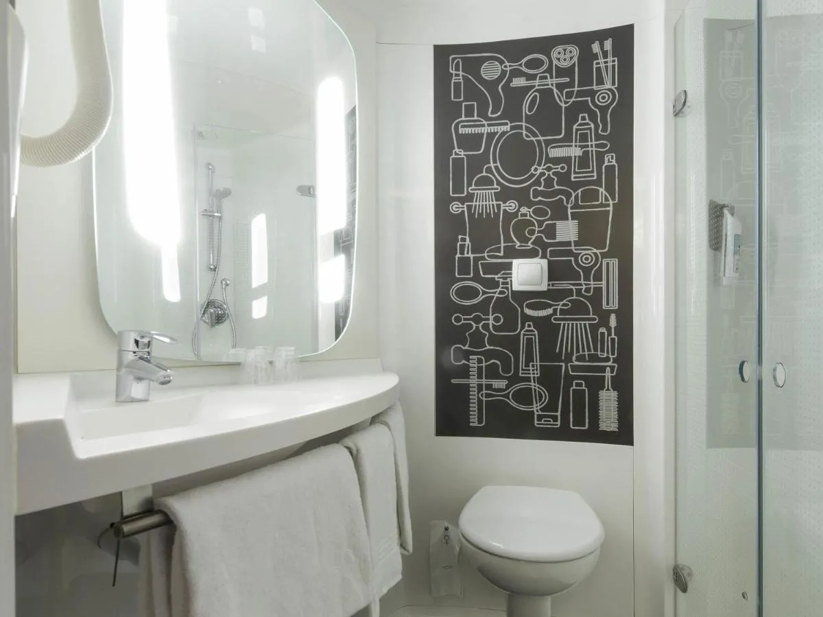 Image 3 of ibis London Stratford