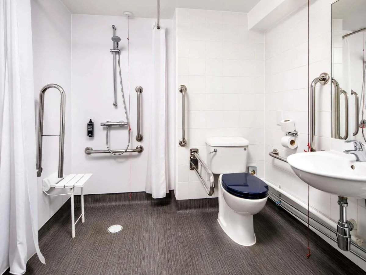 Image 3 of ibis budget London Heathrow Central