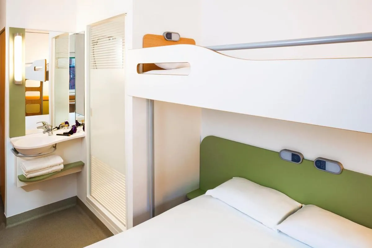 Image 3 of ibis budget London Hounslow