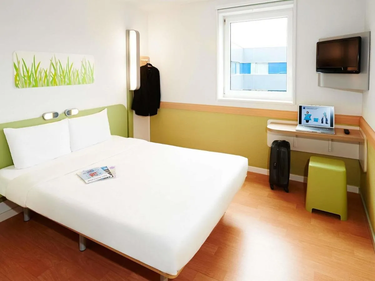 Image 5 of ibis budget London Hounslow