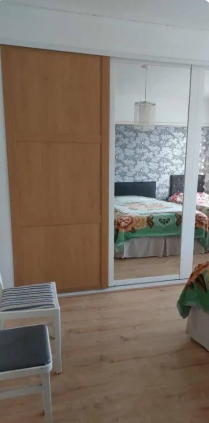 Image 3 of sisters family room up to 3 people