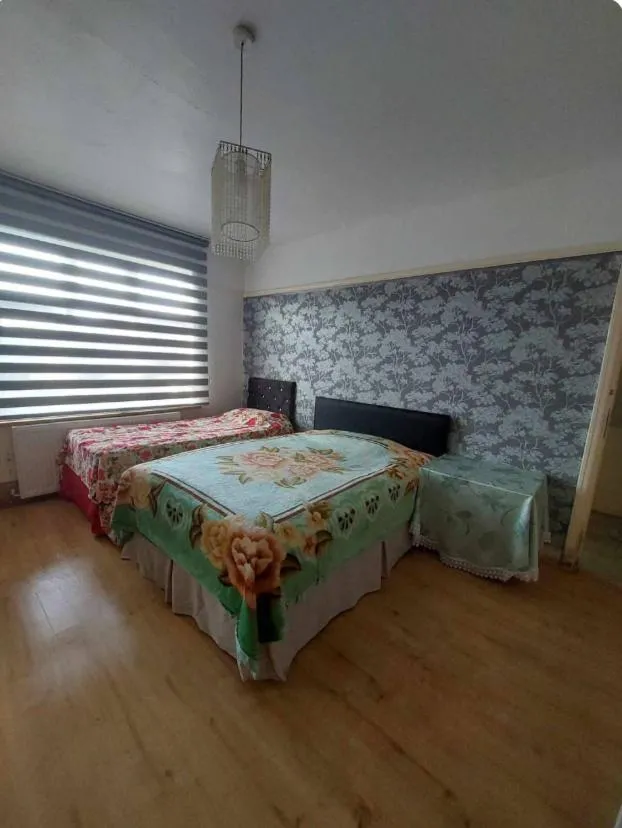 Image 5 of sisters family room up to 3 people