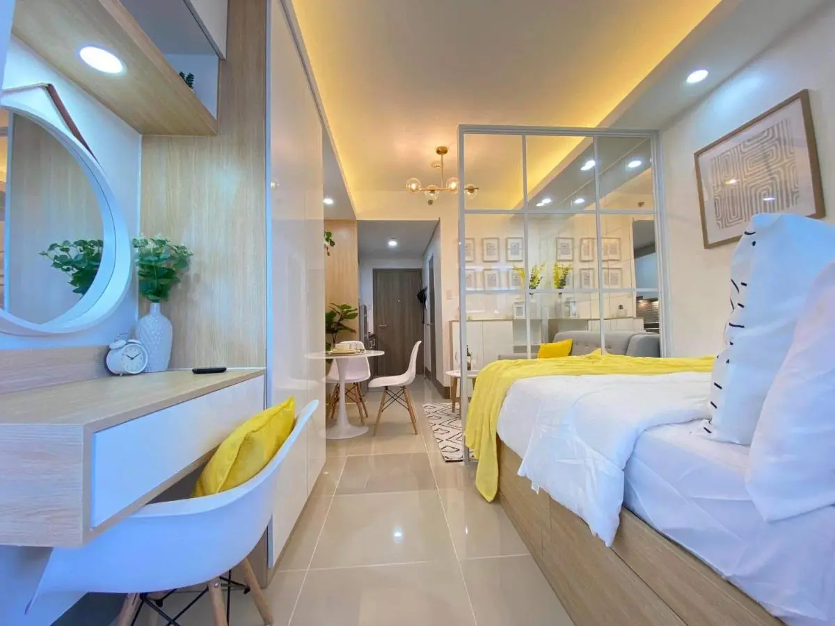 Image 1 of 1BR w/ Balcony near Megamall: The Admiral‘s Lounge