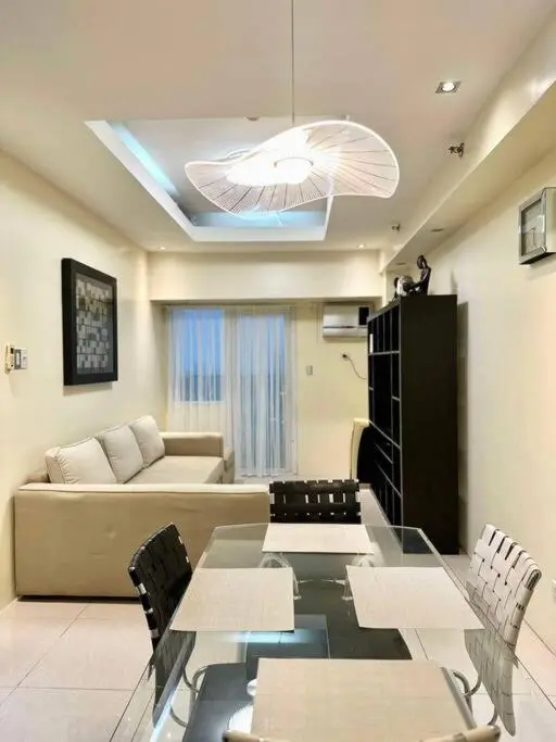 Image 3 of 1Bdrm Condo at Makati w Balcony view of Mnla Bay