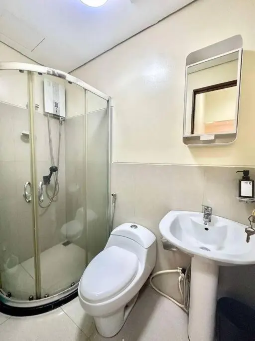 Image 5 of 1Bdrm Condo at Makati w Balcony view of Mnla Bay