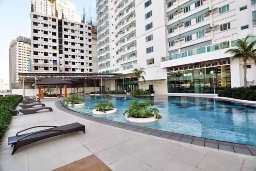 Image of 1Bdrm Condo at Makati w Balcony view of Mnla Bay