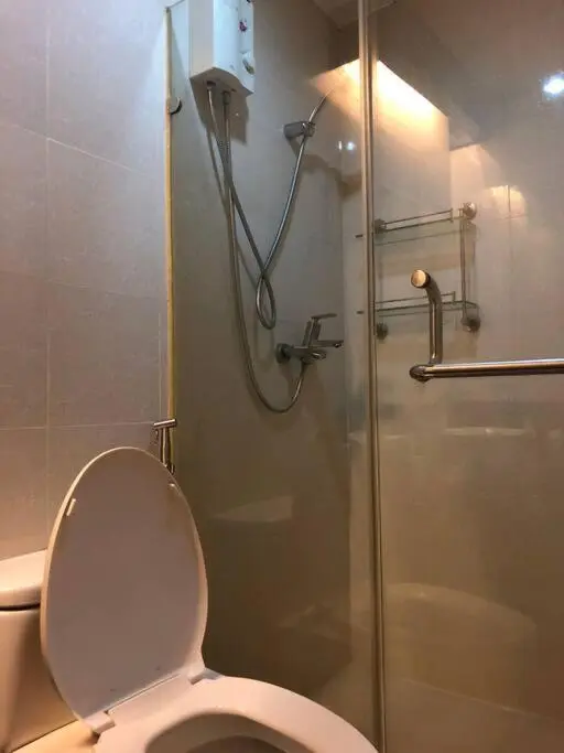 Image 4 of 1-Bedroom condo with pool across NAIA Terminal 3