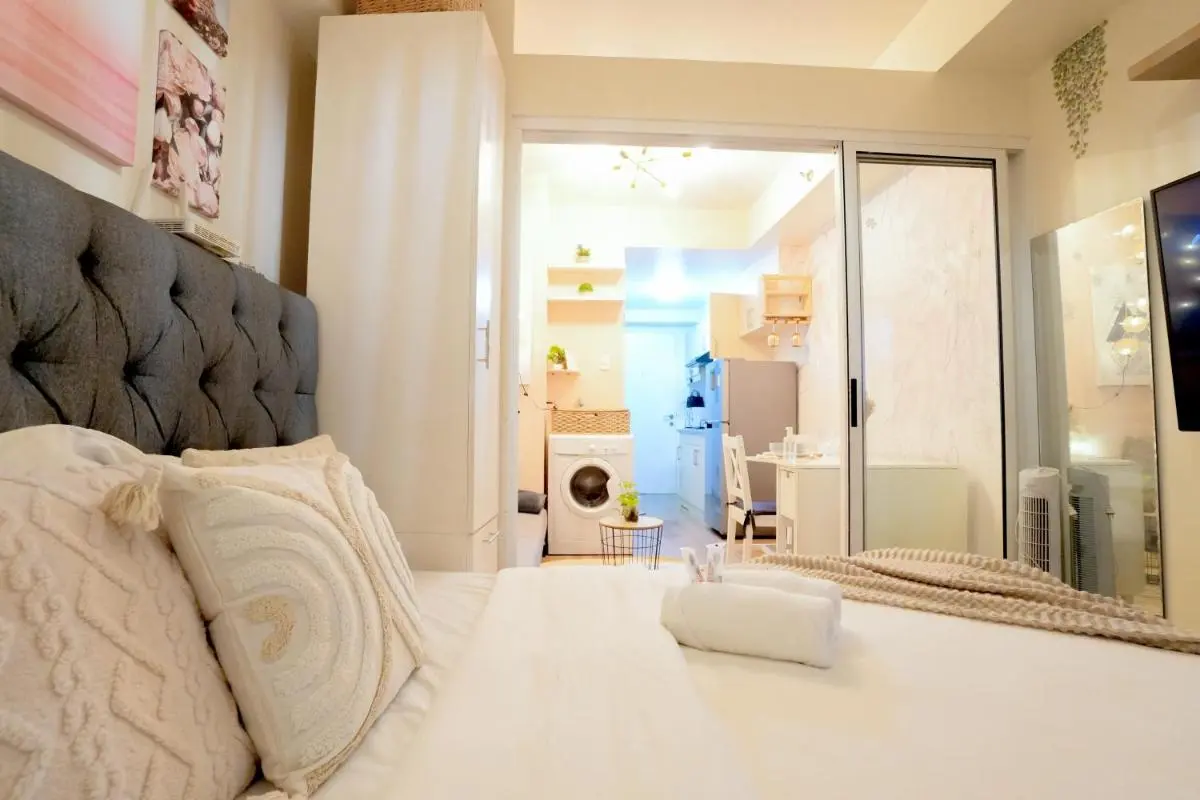 Image 2 of 1 BR Condo with fast Wifi near Business Centers and Malls