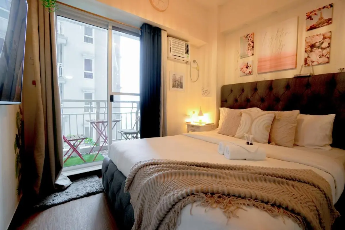 Image 1 of 1 BR Condo with fast Wifi near Business Centers and Malls