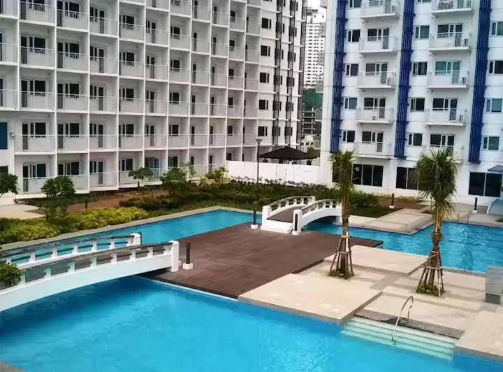 Image of 1 BR Makati Condo WIFI Netflix Pool Balcony