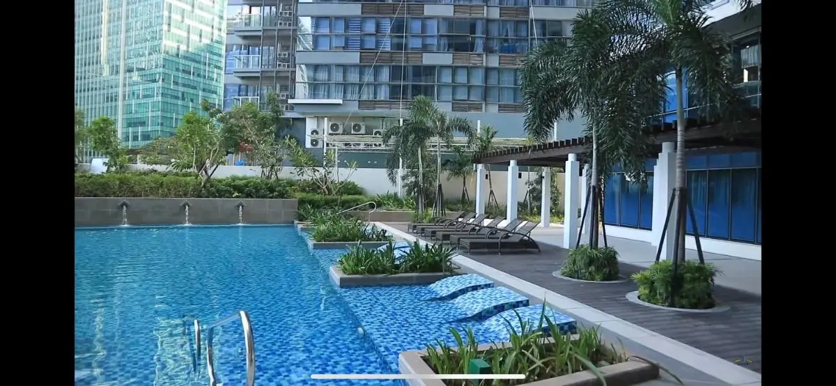 Image 3 of 1 BR condo Uptown Parksuites BGC, high floor, morning sun