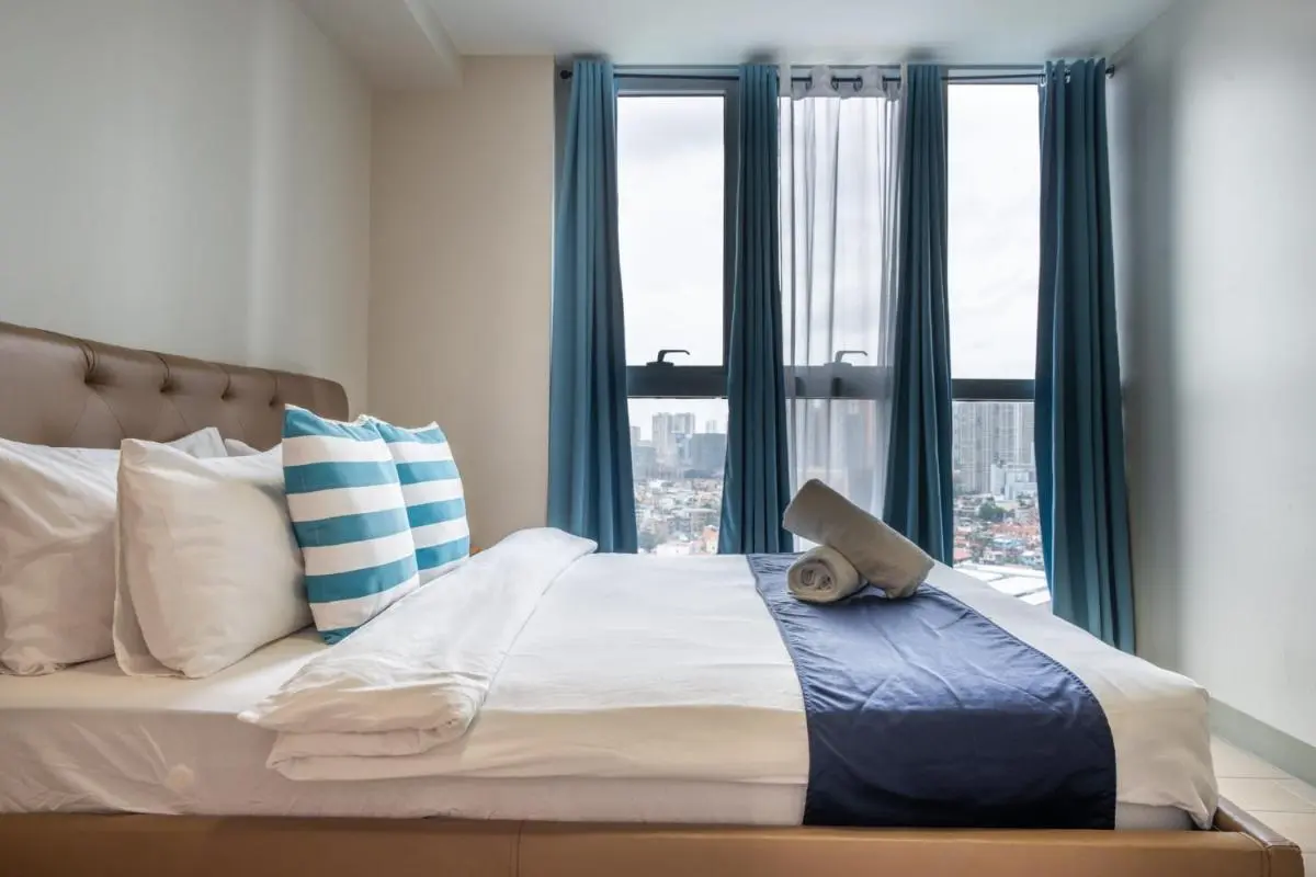 Image 4 of 2BR 2TB Uptown Parksuites BGC Balcony,fast WiFi,Washer