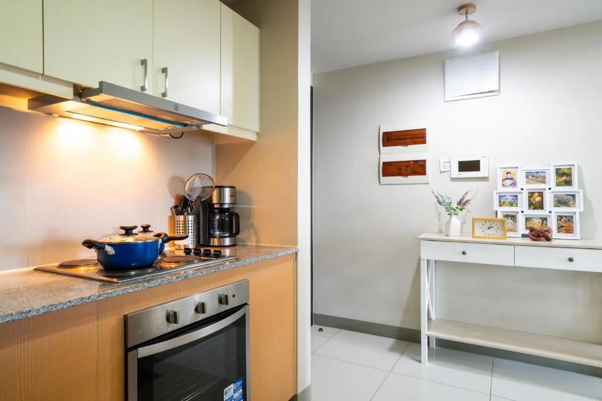 Image 6 of 2BR 2TB Uptown Parksuites BGC Balcony,fast WiFi,Washer