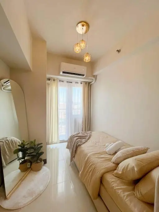 Image 3 of 2BR Solana Suite near MOA PICC NAIA