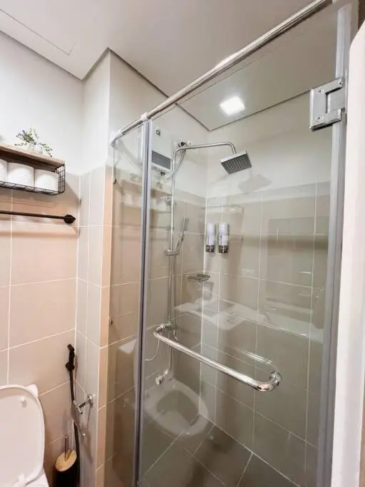 Image 5 of 2BR Solana Suite near MOA PICC NAIA