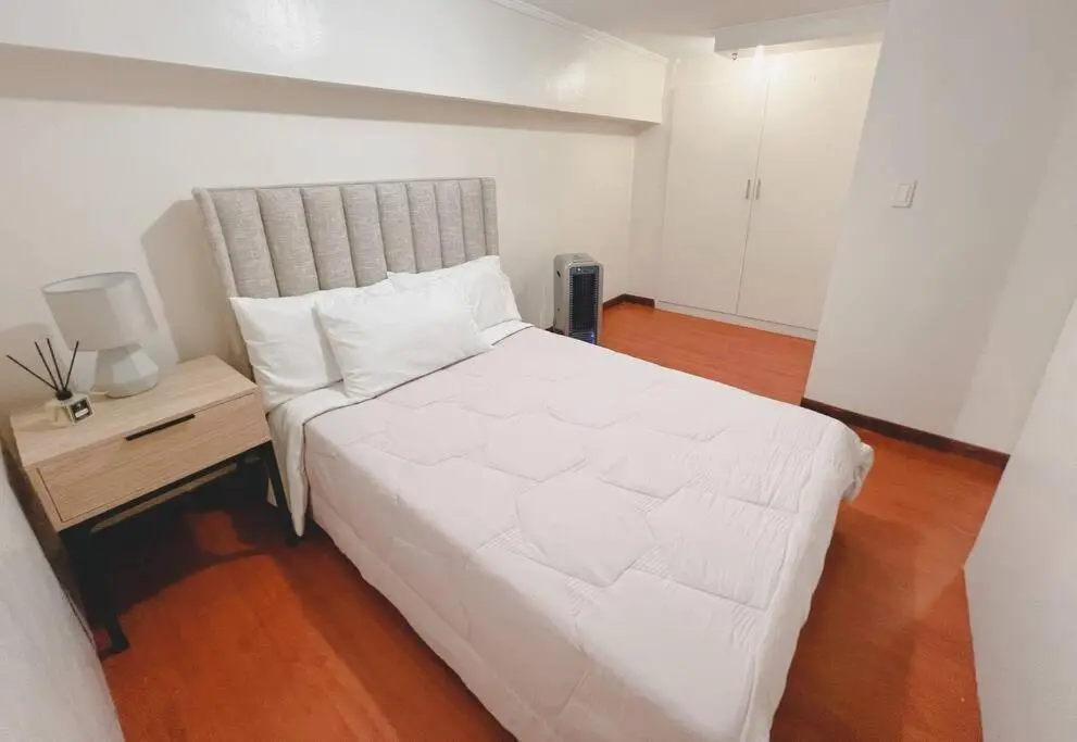 Image 2 of 2BR spacious loft in QC, short walk to M Place
