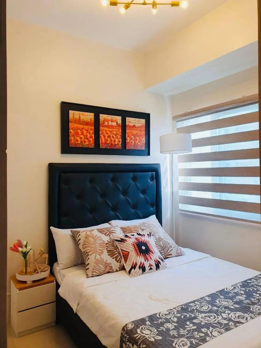 Image 1 of 2 Br CONDO Vine Residences Quezon City with POOL WIFI Karaoke BOARD GAMES NETFLIX