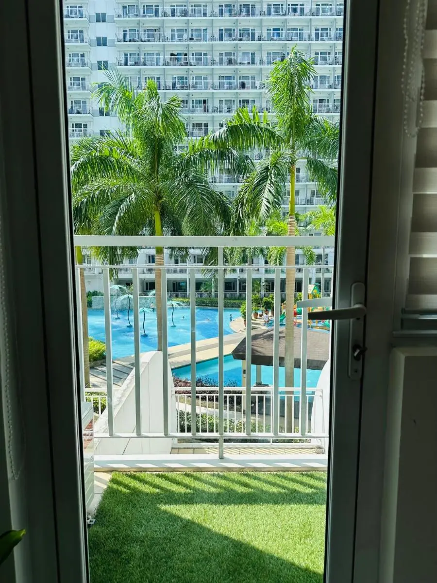 Image 6 of 331D Near MOA and Airport Pool View Fast WiFi Balcony