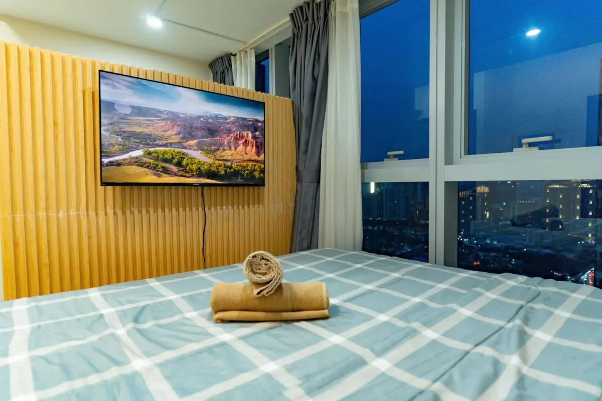 Image 5 of 3BR Modern Uptown Parksuites BGC with bathtub